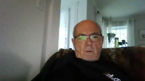 Snapshot of bernard1102 chatting on 09.11.25 bernard1102 online show from 09.11.25