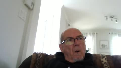 Snapshot of bernard1102 chatting on 09.14.25 bernard1102 online show from 09.14.25