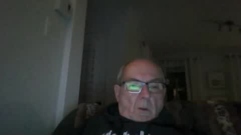 Snapshot of bernard1102 chatting on 09.17.25 bernard1102 online show from 09.17.25