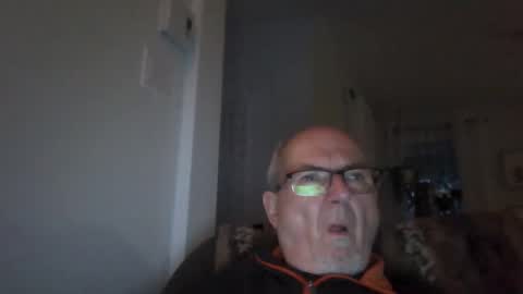 Snapshot of bernard1102 chatting on 09.25.25 bernard1102 online show from 09.25.25