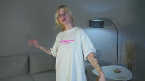 Snapshot of berneicemcqueeney chatting on 12.03.25 berneicemcqueeney online show from 12.03.25