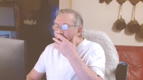 Snapshot of best127 chatting on 02.11.25 jean online show from 02.11.25