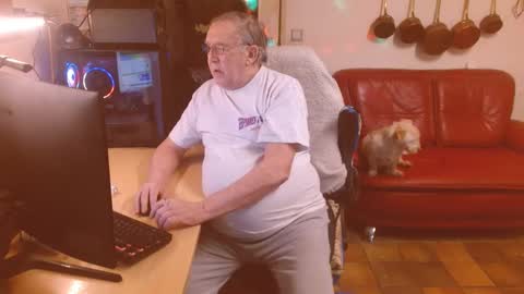 Snapshot of best127 chatting on 02.23.25 jean online show from 02.23.25