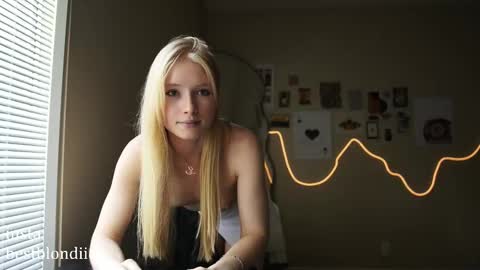 Snapshot of bestblondiiecb chatting on 03.03.25 Chloe Next stream on Friday online show from 03.03.25