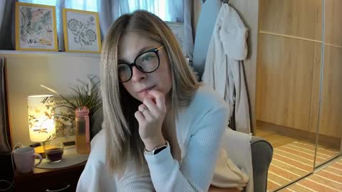Snapshot of bestgirl_ofthe_neighborhood chatting on 10.21.25 Vicky online show from 10.21.25