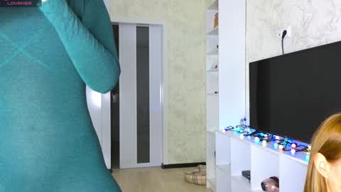 Snapshot of bestgirls2021 chatting on 01.11.25 Hellen and Natali online show from 01.11.25