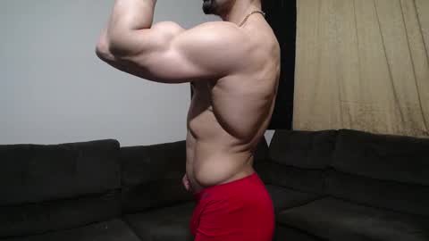 Snapshot of bestmuscle chatting on 10.11.25 bestmuscle online show from 10.11.25