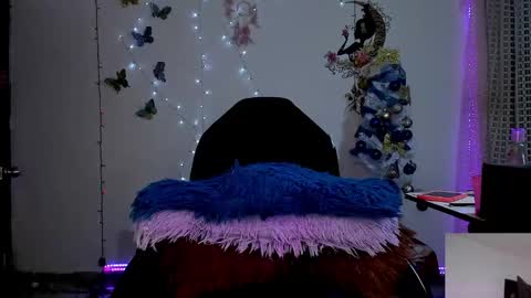 aleja   independent model online show from 12.31.24