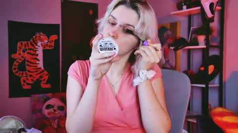 Snapshot of bethanycloud chatting on 05.27.26 Bethany online show from 05.27.26