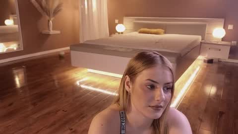 Snapshot of betty_boom18 chatting on 12.24.24 Bettys Room online show from 12.24.24