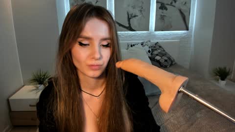 Snapshot of bettyrouse chatting on 12.17.24 Betty online show from 12.17.24