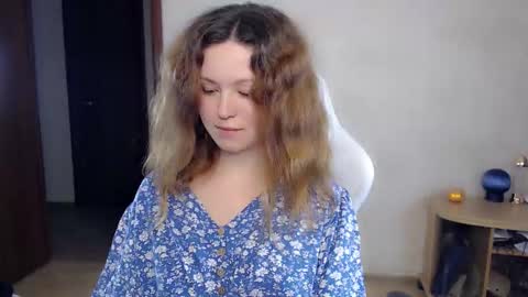 Snapshot of bettystar_ chatting on 09.17.25 Betty online show from 09.17.25