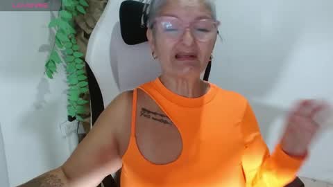 Snapshot of bety_cum3 chatting on 04.19.26 bibiana online show from 04.19.26