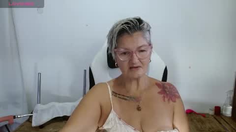 Snapshot of bety_cum3 chatting on 04.26.26 bibiana online show from 04.26.26