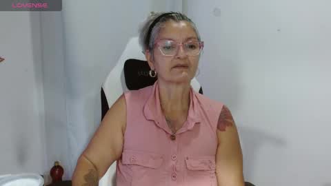 Snapshot of bety_cum3 chatting on 04.29.26 bibiana online show from 04.29.26