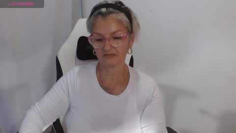 Snapshot of bety_cum3 chatting on 04.30.26 bibiana online show from 04.30.26