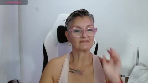 Snapshot of bety_cum3 chatting on 05.08.26 bibiana online show from 05.08.26