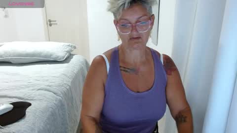 Snapshot of bety_cum3 chatting on 05.22.26 bibiana online show from 05.22.26