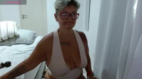 Snapshot of bety_cum3 chatting on 05.24.26 bibiana online show from 05.24.26