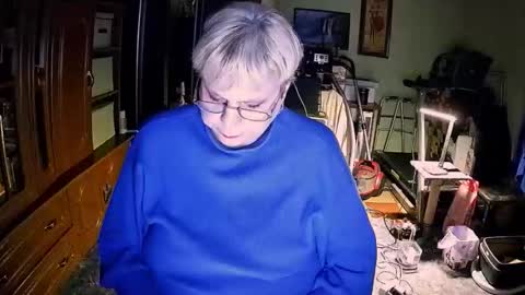 BeverlyCynia online show from 11.21.25