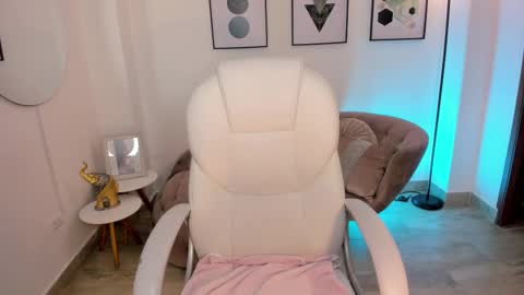 beverlyy johnson online show from 10.12.25