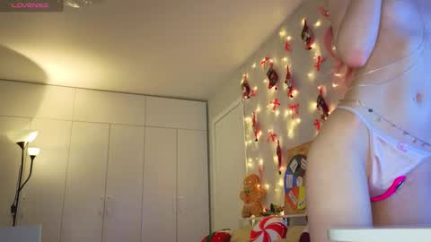 Snapshot of bezvanili chatting on 12.19.25 bezvanili online show from 12.19.25