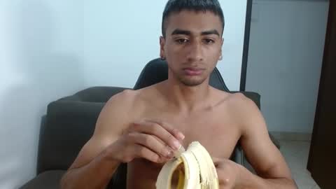 Snapshot of bfernando_05 chatting on 01.14.25 BAYRON online show from 01.14.25