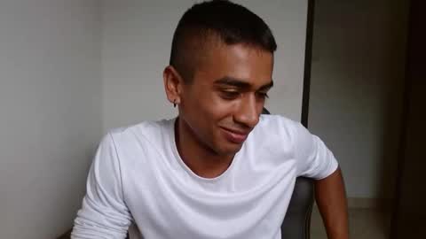 Snapshot of bfernando_05 chatting on 03.05.25 BAYRON online show from 03.05.25