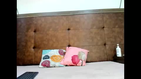 Bianca Escobar online show from 11.21.25