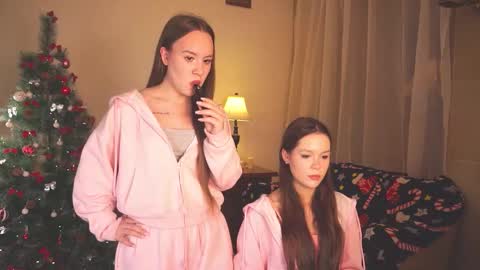 Snapshot of bibandboba_ chatting on 12.01.25 Lisa and Alice online show from 12.01.25