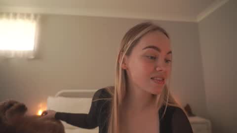 Snapshot of bibi_it_is chatting on 10.31.25 Bibi online show from 10.31.25