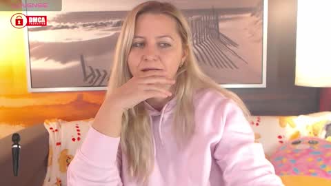 Snapshot of bigboobsarri chatting on 12.06.24 BigBoobsArri online show from 12.06.24