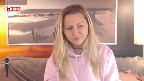 Snapshot of bigboobsarri chatting on 12.21.24 BigBoobsArri online show from 12.21.24