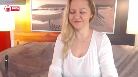 Snapshot of bigboobsarri chatting on 01.22.25 BigBoobsArri online show from 01.22.25