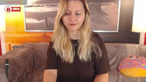 Snapshot of bigboobsarri chatting on 01.29.25 BigBoobsArri online show from 01.29.25