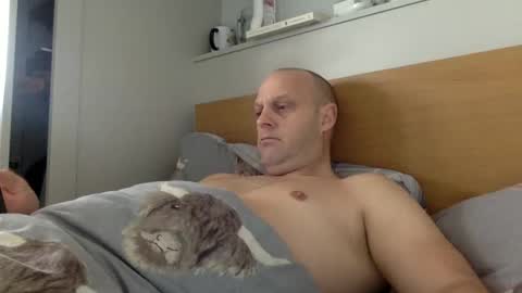 Snapshot of bigbumlover2377 chatting on 03.07.25 bigbumlover2377 online show from 03.07.25