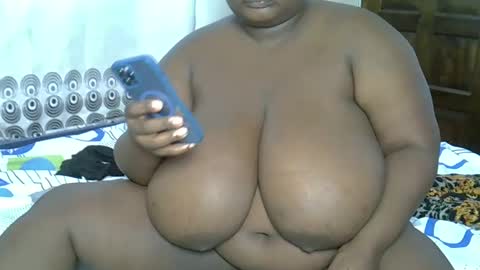 Snapshot of bigchocotities chatting on 01.02.25 bigchocotities online show from 01.02.25