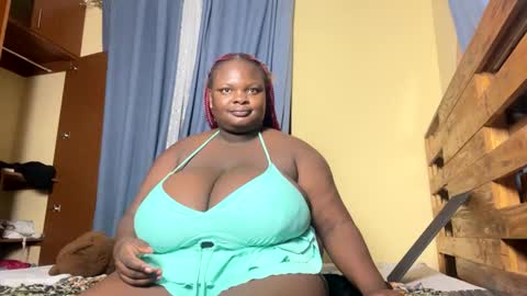 Snapshot of bigchocotities chatting on 02.26.25 bigchocotities online show from 02.26.25