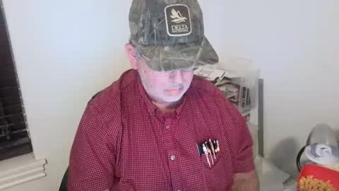 Snapshot of bigdylan17 chatting on 01.25.25 Dylan 56 Taleah 53 online show from 01.25.25