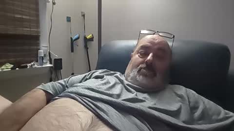 Snapshot of bigfuzzyteddybear chatting on 12.22.25 bigfuzzyteddybear online show from 12.22.25