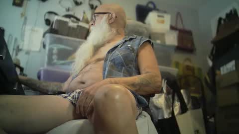 Snapshot of bigjeff01 chatting on 11.02.25 bigjeff01 online show from 11.02.25