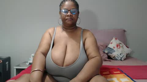 Snapshot of bigtitshornygirlxxx chatting on 06.14.26 Lona online show from 06.14.26