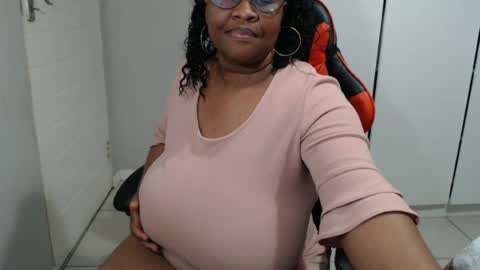 Snapshot of bigtitshornygirlxxx chatting on 07.01.26 Lona online show from 07.01.26