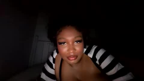 Snapshot of bigtittienyx chatting on 11.12.25 bigtittienyx online show from 11.12.25