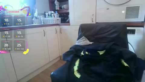 Snapshot of bijiminy chatting on 10.09.25 bijiminy online show from 10.09.25