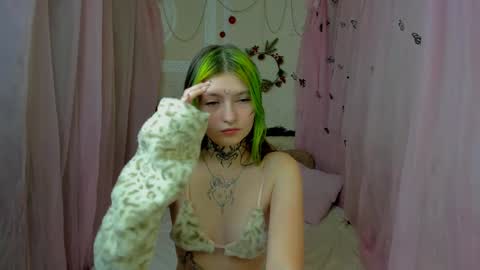 Snapshot of billie_moon_ chatting on 01.07.25 Billie online show from 01.07.25