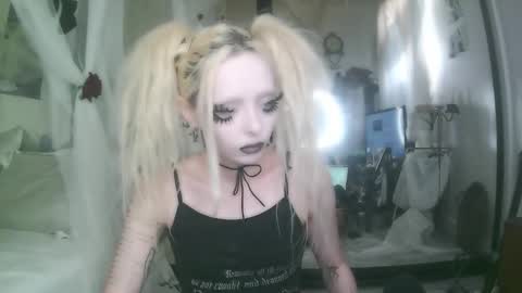 vampire fang  online show from 12.17.25