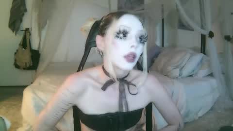 Snapshot of bl0odsyring3 chatting on 06.14.26 vampire fang online show from 06.14.26