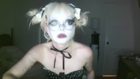 Snapshot of bl0odsyring3 chatting on 07.05.26 vampire fang online show from 07.05.26