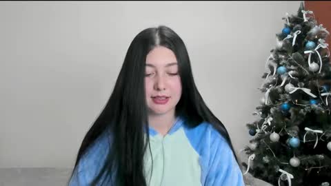 Snapshot of black_berry_bla_ck chatting on 12.13.24 black_berry_bla_ck online show from 12.13.24